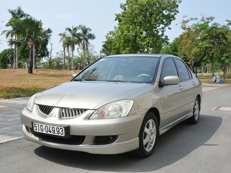 THAY Kính chắn gió xe Mitsubishi Lancer giá tốt