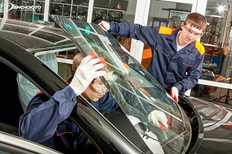 *THAY KÍNH XE huydai i10 tận nơi